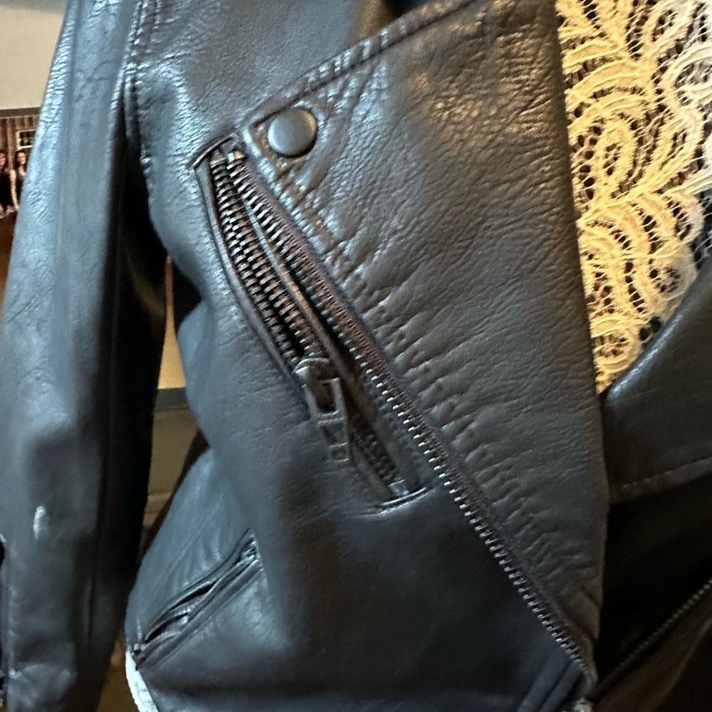 Black leather jacket - Picture 5 of 9